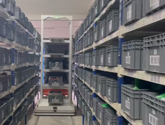 多层料箱移动机器人